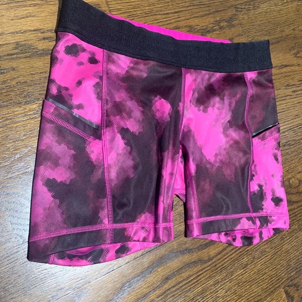 Lululemon what the sport short 8 EUC RASPBERRY